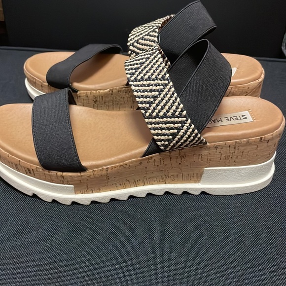 Steve Madden off white and black shoes with strap size 8 - Picture 5 of 5